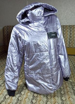 Шикарная сиреневая с отливом деми куртка женская.