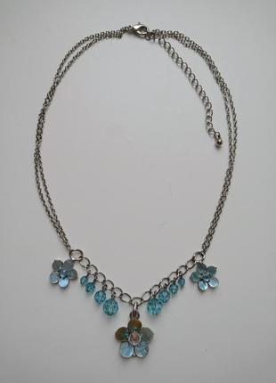 Ожерелье с голубыми цветами
