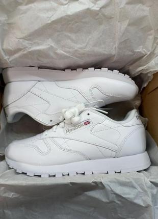 Оригінал. нові шкіряні кросівки reebok classic білі4 фото