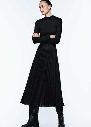 Комбинированное платье с плиссированной юбкой от zara, размер xs-s