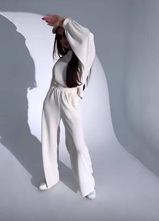 Костюм спортивный женский однотонный оверсайз свитшот брюки свободного кроя на высокой посадке качественный стильный трендовый малиновый молочный3 фото