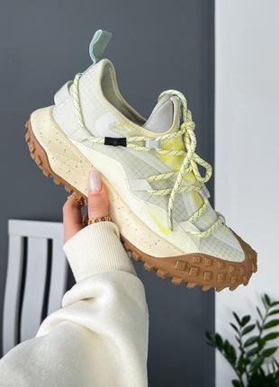 Трендові жіночі та чоловічі кросівки nike acg mountain fly low gore-tex sea glass лимонні