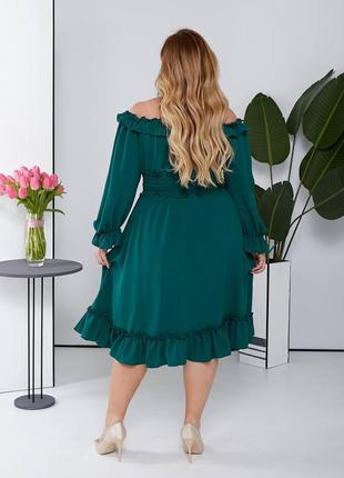 Платье черное пудровое зелёное батал большого размера средней длины за колено приталенное талия на резинке с рукавами фонариками с рюшами оборками3 фото