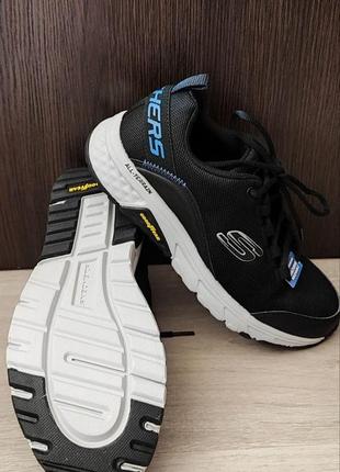 Нові кросівки skechers