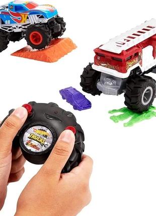 Машинки hot wheels rc monster trucks 2-pack на радіокеруванні