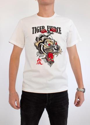 Футболка tiger white