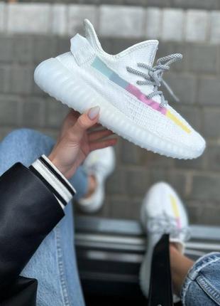 Жіночі легкі кросівки на весну та літо білі 36-40 в стилі yeezy 350 весняні літні