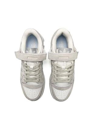 Женские кроссовки adidas originals forum 84 low grey white2 фото