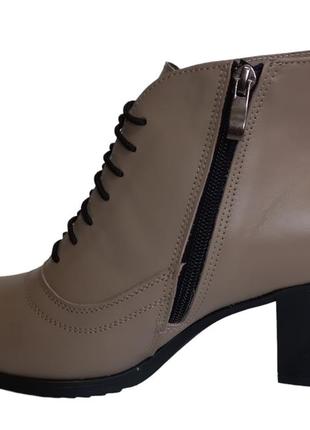 Ботинки женские кожаные на каблуке цвет капучино3 фото
