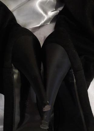 Торг! черные сапожки из эко-замши со сборкой на высоком каблуке5 фото