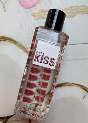Парфумований спрей міст just a kiss victoria’s secret1 фото