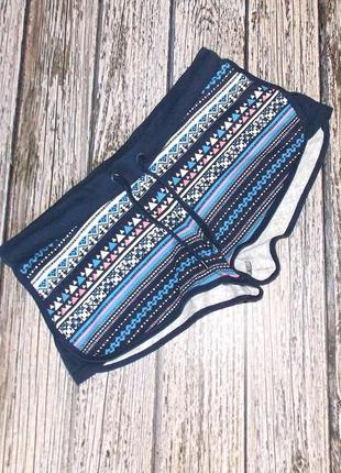 Гламурные фирменные шорты для девушки, размер l (46)