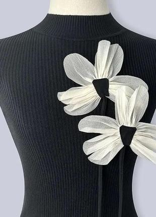 Набор из двух массивных брошек-цветок