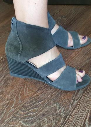 Замшевые босоножки