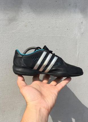 Крепкие кроссовки для зала adidas оригинал2 фото