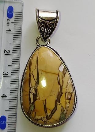 Брекчированный мукаит яшма кулон