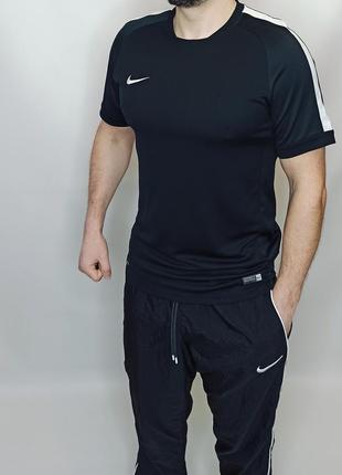 Футболка спортивна чоловіча чорна nike dri fit. розмір — l