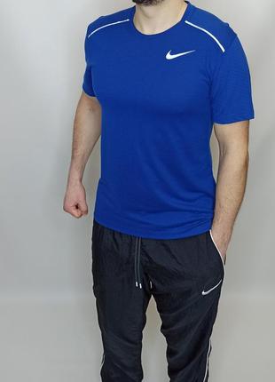 Футболка чоловіча спортивна синя nike dri-fit. розмір — м
