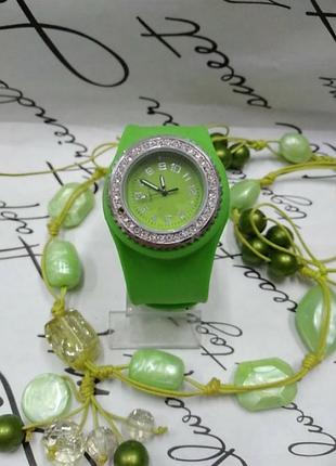 Часы наручные силиконовые.длин 27см. ширина 3см