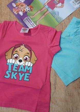 Комплект из футболки и шорт