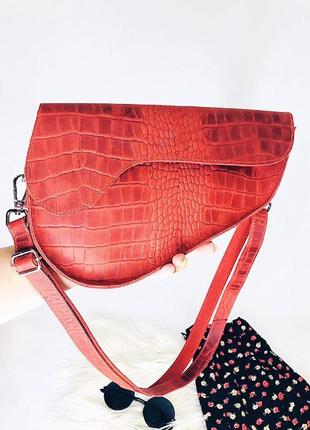 Сумка-сідло/saddle bag із натуральної шкіри в червоному кольорі5 фото