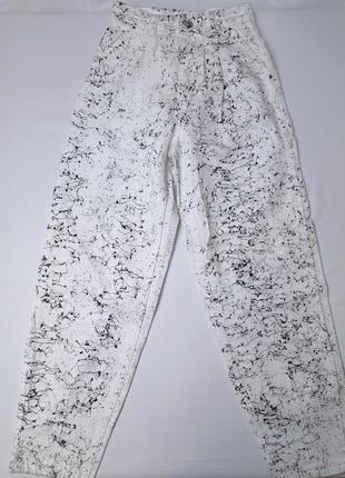Джинсы женские слоучи с широкой штаниной белые с принтом5 фото