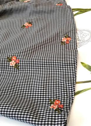 Стильна блуза топ в клітку з вишивкою і воланами від new look8 фото