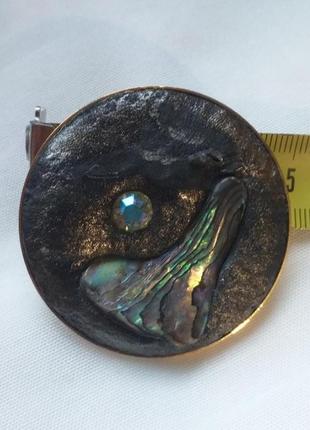 Винтажная брошь с перламутром