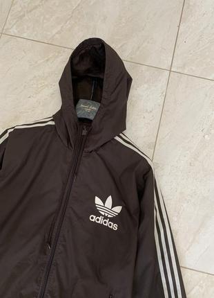 Спортивная куртка ветровка adidas коричневая с капишоном4 фото