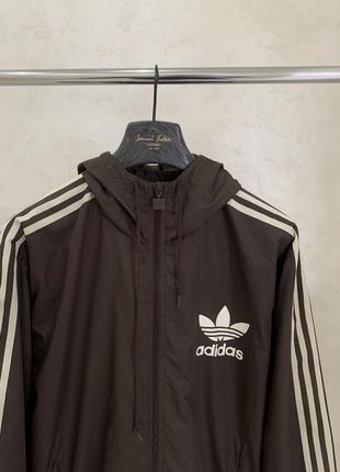 Спортивная куртка ветровка adidas коричневая с капишоном5 фото