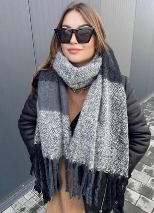 Зимовий теплий, об'ємний шарф-плед в клітинку. чорний з сірим