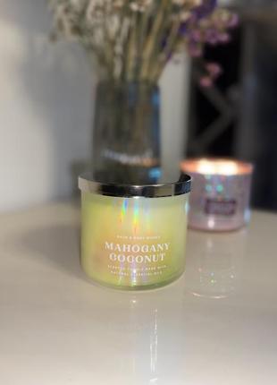 Свічка bath and body works mahogany coconut свечка1 фото