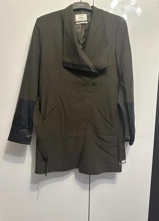 Фирменное пальто от brshka