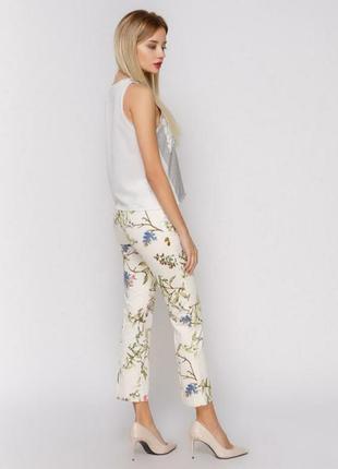 Укорочені брюки з квітковим принтом zara