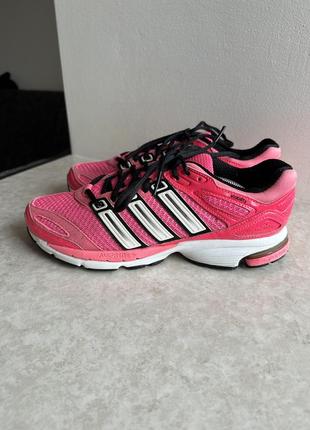 Яркие кроссовки adidas response stability