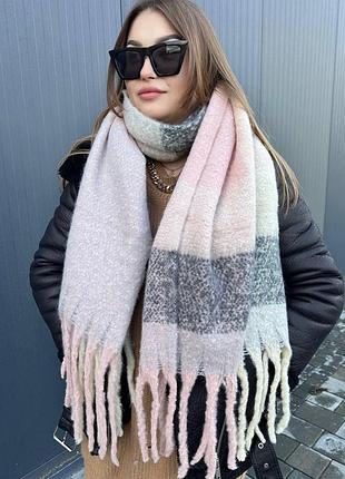Зимовий теплий, об'ємний шарф-плед в клітинку. пудровий з сірим та молочним