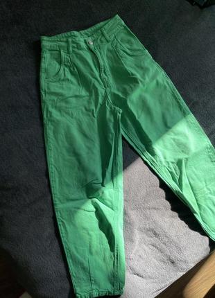 Джинсы бананы, зеленые zara