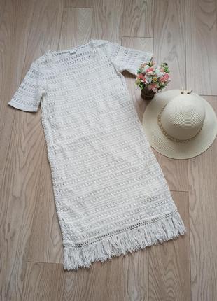 Белое ажурное платье ниже колена