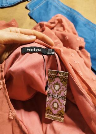 Boohoo платье розовое коралловое с длинным рукавом на одно плечо в горошек новое нарядное5 фото