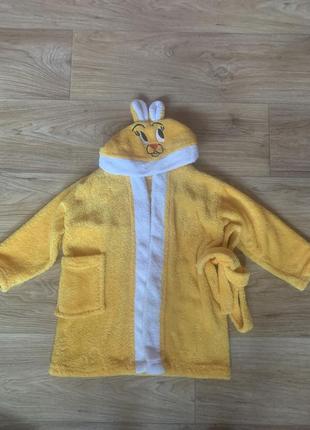 Махровый б/у халатик на мальчика или девочку 3-4 лет.