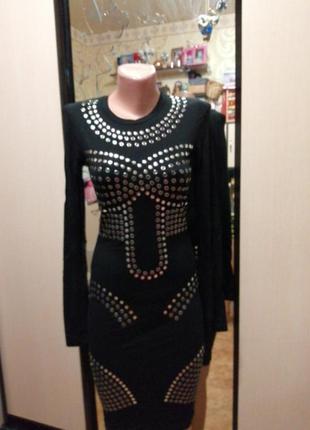 Платье черное заклепки  италия