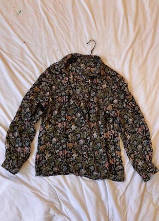 Тонкая блуза с цветами