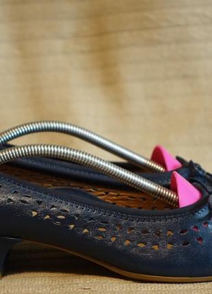 Мягчайшие перфорированные темно-синие кожаные туфельки hotter fontana англия 39 р.