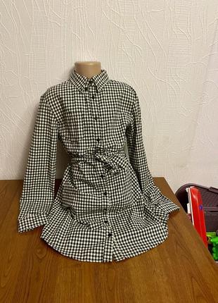 Гарна сукня на дівчинку