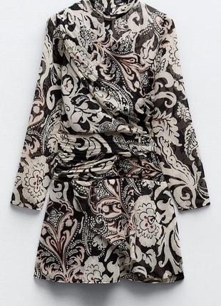 Коротка сукня з принтом з металевою ниткою5 фото
