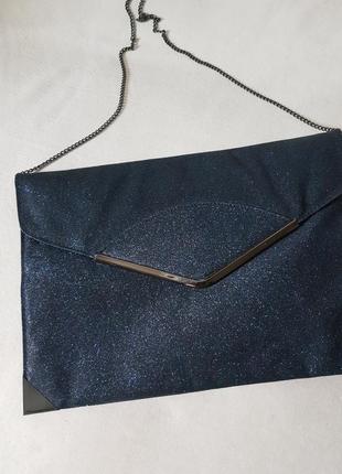 Великолепный клач из блестящего материала