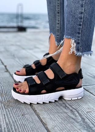 Шикарные сандали fila disruptor sandals black & white сандалі босоніжки босоножки