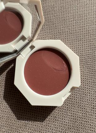 Б/у румʼяна fenty beauty cheeks out 14 riri