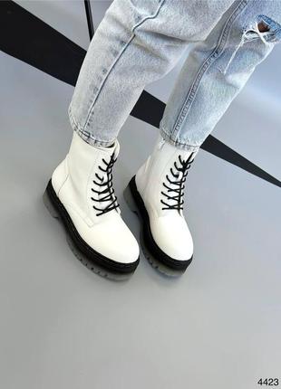 Белые ботинки с шнуровкой7 фото
