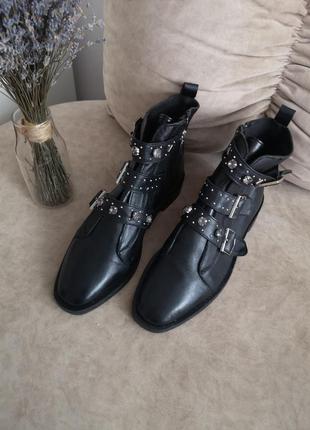 Кожаные ботинки stradivarius6 фото